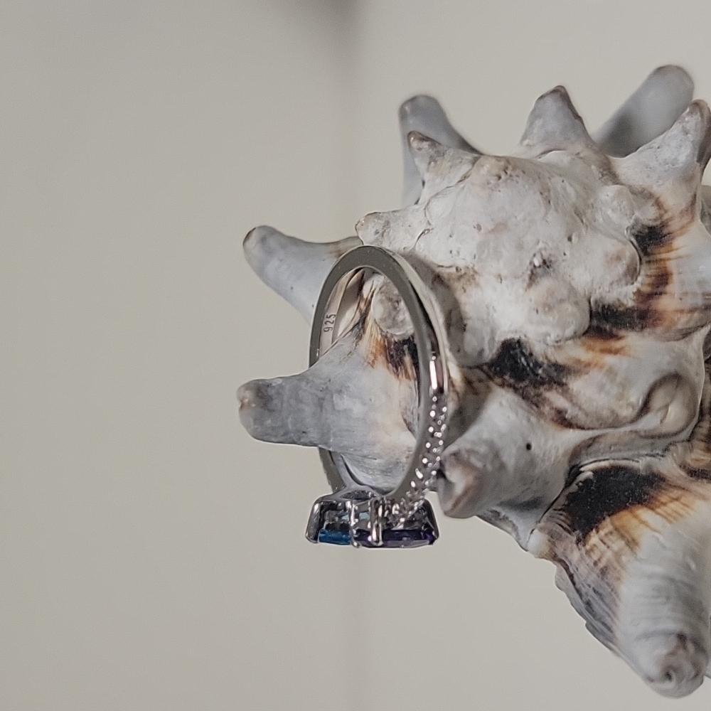 Blue and amethyst pear-shaped CZ ring - Picture 8 of 10